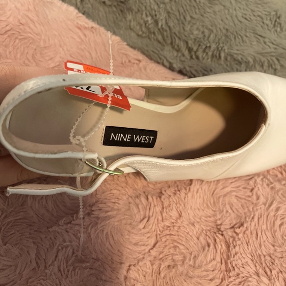 White high heels - Picture 2 of 3